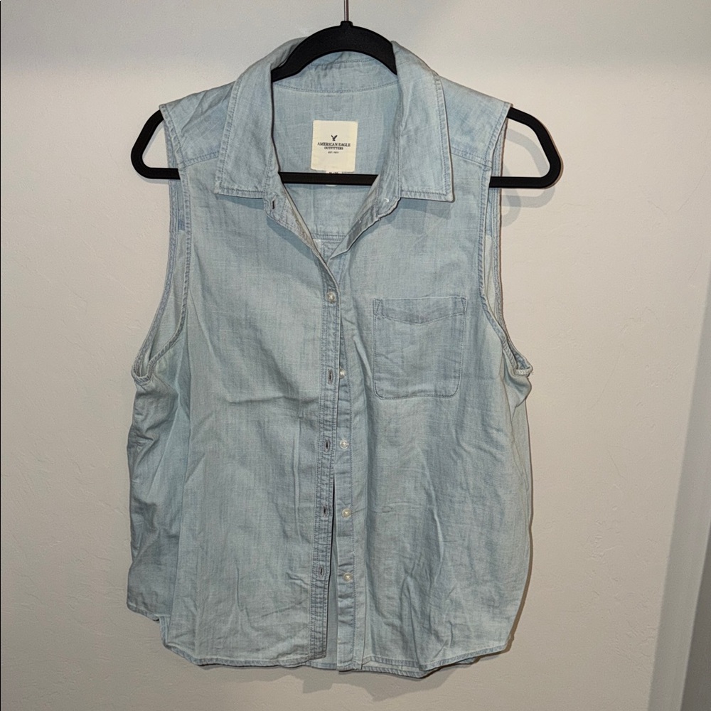 American Eagle Outfitters Light Blue Sleeveless Button Down Shirt